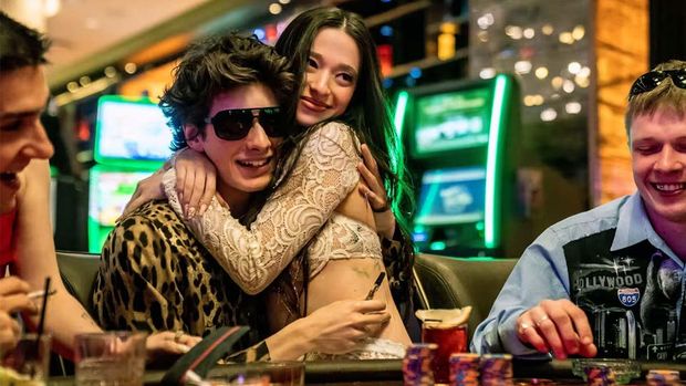 Cuplikan adegan di film Anora.