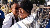 Pria 41 tahun ini mengaku sempat sulit tidur sebelum marathon, bahkan hampir memutuskan tidak jadi lari. Namun dengan tekadnya, ia akhirnya berhasil menuntaskan lari lebih dari 43 km. Foto: Instagram arielnoah