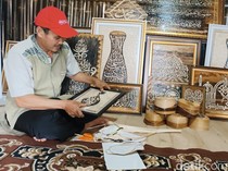 Perjalanan Asep Sulap Limbah Pelepah Pisang Jadi Kaligrafi Bernilai Tinggi