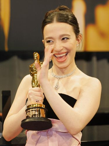 Mikey Madison poses with the Best Actress Oscar for 
