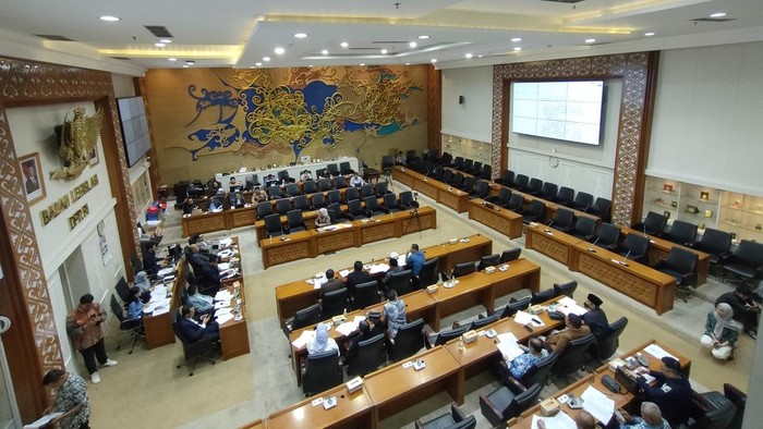 Baleg DPR rapat panja RUU P2MI di gedung Nusantara I, Senayan, Jakarta, Senin (3/3/2025)