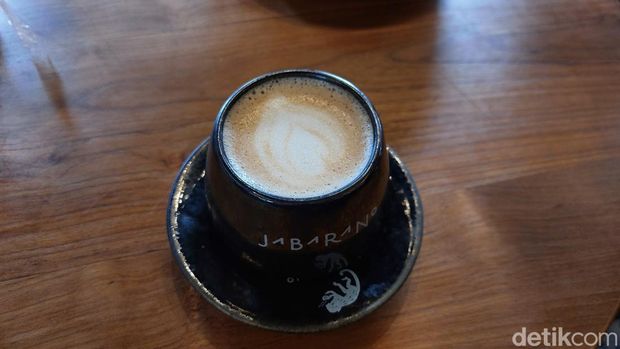 Bandrek latte dan nasi sei sambal matah