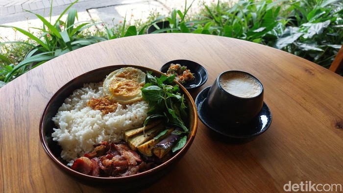 Bandrek latte dan nasi sei sambal matah