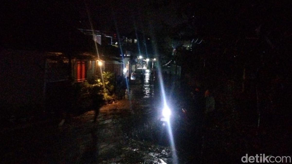 Hujan Deras, Permukiman Warga di Perkotaan Garut Tergenang Banjir