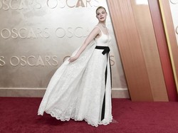 Foto: Best Dressed Oscars 2025, Lisa Bergaya Bak James Bond