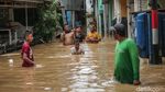 Bidara Cina Jakarta Kebanjiran, Warga Pilih Bertahan di Rumah