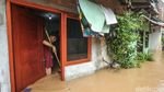 Bidara Cina Jakarta Kebanjiran, Warga Pilih Bertahan di Rumah