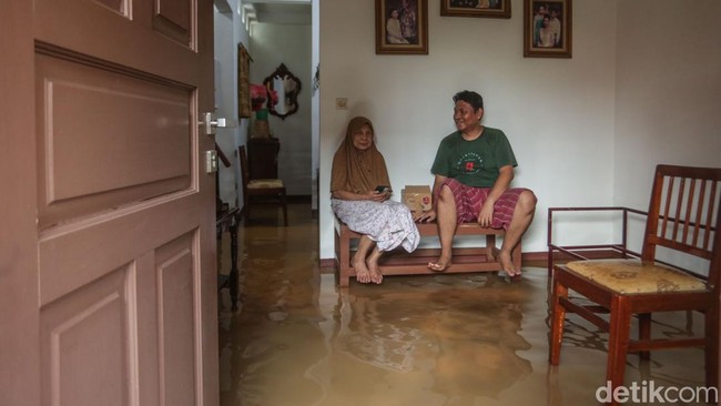 Pilu Warga Jakarta Terdampak Banjir Kiriman saat Ramadan