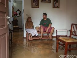 Pilu Warga Jakarta Terdampak Banjir Kiriman saat Ramadan
