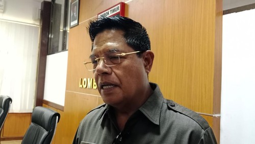 Bupati Lombok Timur, Khairul Warisin, ketika ditemui detikBali di ruang kerjanya, Senin (03/3/2025). (Sanusi Ardi/detikBali)