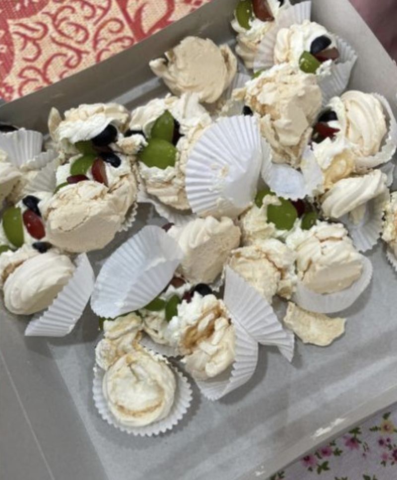 Duh! Pesanan Kue Ini Hancur Gegara Sopir Pengantar Tak Hati-hati