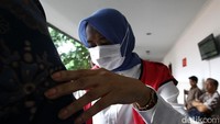 Dalam perkara ini, Rina didakwa menerima suap terkait eksekusi putusan Peninjauan Kembali (PK) perkara sengketa lahan PT Pertamina senilai Rp 244,6 miliar.