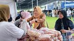 Bazar Murah #DemiIndonesia Mandiri Pangan Diserbu Emak-Emak