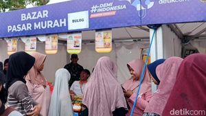 Bazar Murah #DemiIndonesia Mandiri Pangan Diserbu Emak-Emak