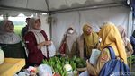 Emak-emak Serbu Bazar Murah #DemiIndonesia Mandiri Pangan