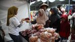 Emak-emak Serbu Bazar Murah #DemiIndonesia Mandiri Pangan