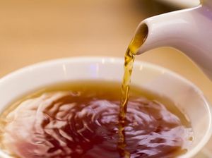 Suka Minum Teh? Begini 7 Tips Menikmatinya agar Gigi Tak Kuning