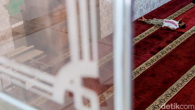 Fenomena Habiskan Waktu Puasa dengan Tidur di Masjid