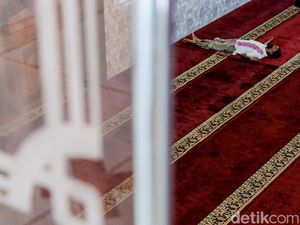 Bolehkah Tidur di Dalam Masjid? Begini Pendapat Ulama