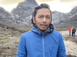Fiersa Besari Melangkah Pulang, Penuhi Nazar Botaki Kepala Usai Daki Carstensz