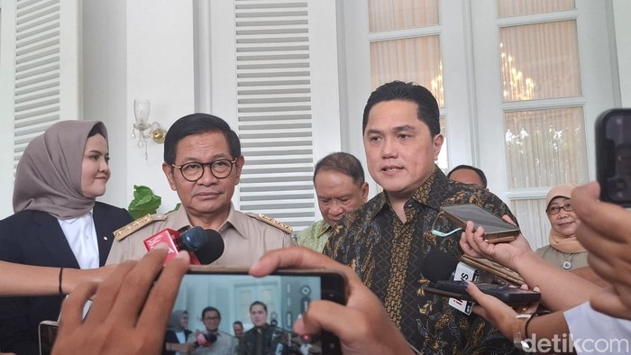 Gubernur Jakarta Pramono Anung dan Ketum PSSI Erick Thohir. (Brigitta Belia Permata Sari/detikcom)