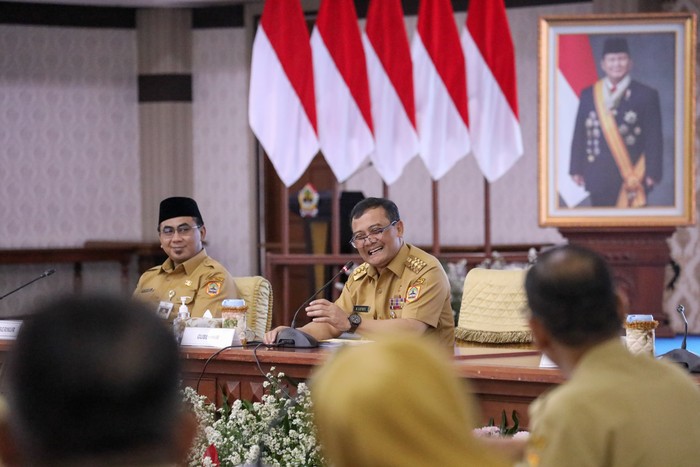 Gubernur Jawa Tengah Ahmad Luthfi memberikan arahan kepada seluruh OPD dan BUMD di Gedung Gradhika Bhakti Praja, Kota Semarang, Senin (3/3/2025).