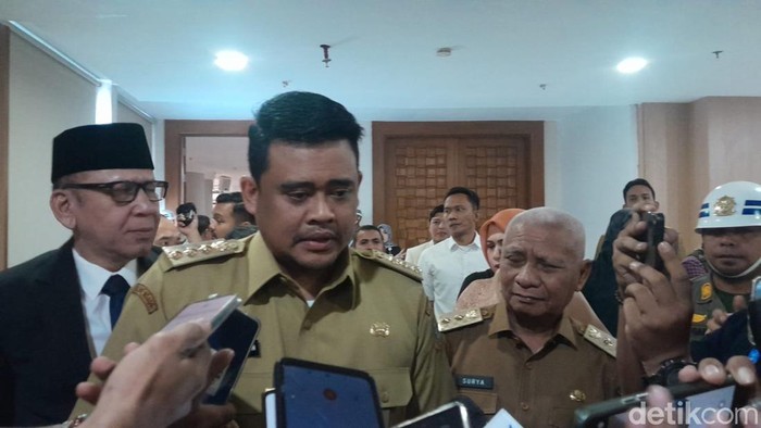 Gubsu Bobby Nasution di hari pertama berkantor, Senin (3/3/2025)