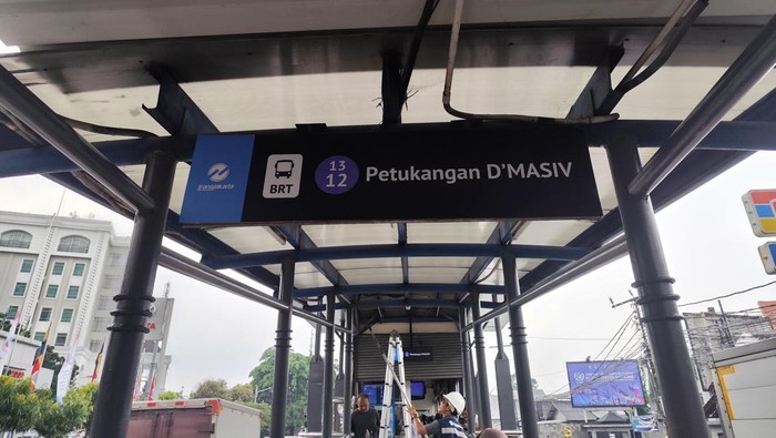 Halte TransJakarta Petukangan DMASIV (Azhar/detikcom)