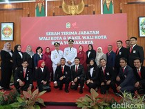 Hasto-Wawan Tolak Mobdin Baru: Lebih Baik untuk Bikin Gerobak Sampah