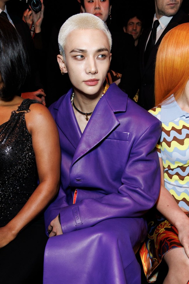 Hyunjin Stray Kids merupakan artis Korea pertama yang dinobatkan sebagai global ambassador Versace pada tahun 2023. Pelantun ’S-Class’ itu ditunjuk langsung oleh wanita ikonik di balik rumah mode Italia tersebut, Donatella Versace. Foto: dok. Instagram @versace