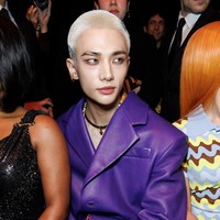 Hyunjin Stray Kids merupakan artis Korea pertama yang dinobatkan sebagai global ambassador Versace pada tahun 2023. Pelantun ’S-Class’ itu ditunjuk langsung oleh wanita ikonik di balik rumah mode Italia tersebut, Donatella Versace. Foto: dok. Instagram @versace