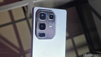 Di sektor fotografi, Note 50 Pro dipersenjatai dengan kamera utama 50MP (wide) dengan aperture f/1.6, OIS, dan PDAF, menjanjikan hasil foto yang tajam dan detail. Kamera ultrawide 8MP dengan aperture f/2.2 dan 112° FOV memungkinkan pengambilan gambar dengan sudut pandang yang lebih luas. Foto: Adi Fida Rahman/detikINET