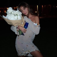 Inka sendiri sering membanggakan dirinya yang tumbuh besar di Bali. “Warnanya beragam dan harmonis tetapi masih ada sedikit ketidaksempurnaan. Tumbuh besar di Bali telah membuatku menjadi orang yang sangat penyayang. Aku merasa sangat terhubung dengan budaya dan energi pulau ini,” kata Inka dalam sebuah wawancara dengan By Charlotte. Foto: Instagram Inka Williams