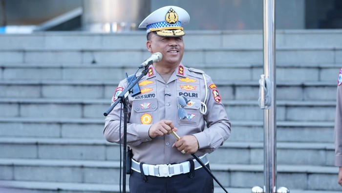 Kakorlantas Polri Irjen Agus Suryo Nugroho saat memimpin apel di hadapan jajarannya. Foto: Dok. Istimewa.