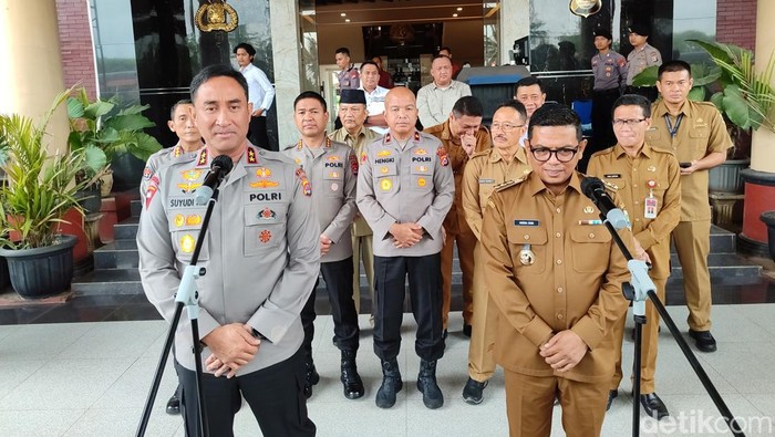 Kapolda Banten Irjen Suyudi Ario Seto dan Gubernur Andra Soni. (Bahtiar/Detikcom).