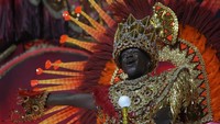 Sambadrome Marquês de Sapucaí yang terkenal menjadi tuan rumah parade besar sekolah samba, tempat kendaraan hias yang rumit, kostum yang memukau, dan pertunjukan yang dikoreografi dengan cermat memikat penonton. AP Photo/Lucas Dumphreys