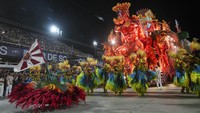 Karnaval Brasil tidak akan lengkap tanpa Rio de Janeiro. Kota ini berubah menjadi panggung raksasa tempat musik dan tari menjadi pusat perhatian. AP Photo/Lucas Dumphreys