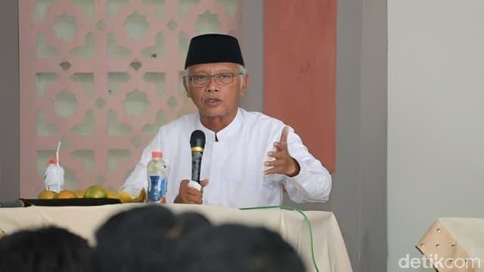 Ketua Umum MUI, KH Anwar Iskandar.