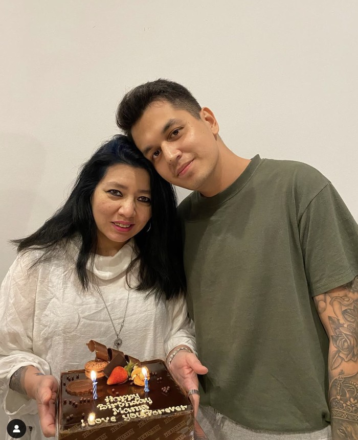 Kevin Julio Nikmati Sarapan ala Piknik di Bali hingga Bromo