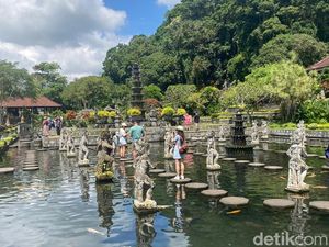 Jumlah Wisatawan Taman Tirta Gangga Bali Tak Seramai Nataru Tahun Lalu