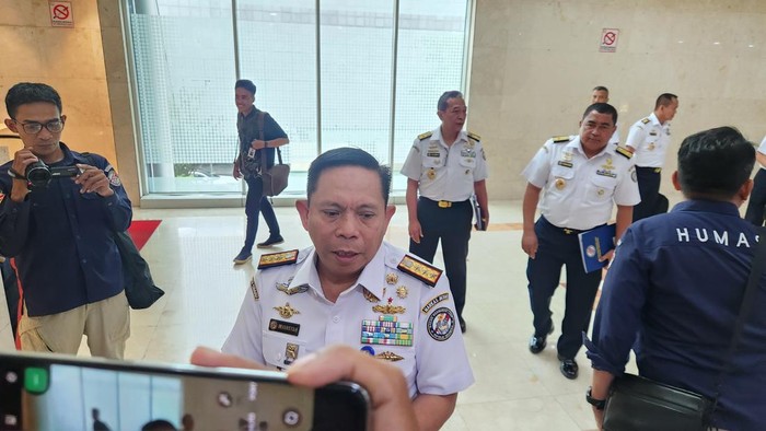 Kepala Bakamla Laksdya TNI Irvansyah di kompleks parlemen, Senayan, Jakarta, Senin (3/3/2025).