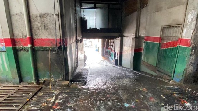 Macet-macetan di Depok gara-gara Air Terjun di Margonda
