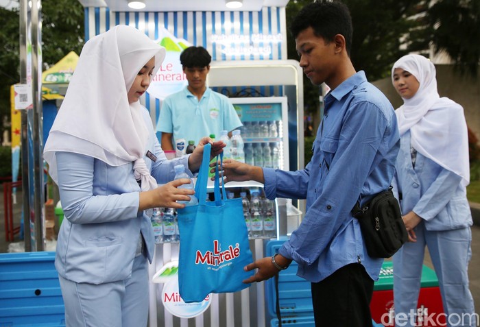 Masjid Istiqlal menggelar buka puasa bersama Le Minerale selama Ramadan 2025.