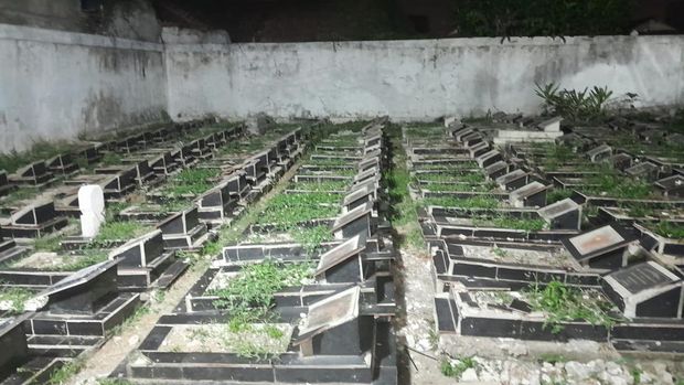 Makam Syekh Abdurrahman, di kompleks Masjid Agung Karawang