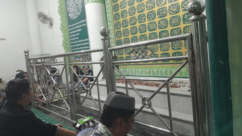 Makam Syekh Abdurrahman, di kompleks Masjid Agung Karawang