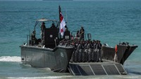 Latihan militer tersebut digelar di sebuah pantai di Thailand timur.