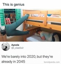 Kumpulan meme random ini cocok buat nemenin ngabuburit. Memenya memang aneh dan absurd, check it out.