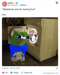 Kumpulan meme random ini cocok buat nemenin ngabuburit. Memenya memang aneh dan absurd, check it out.
