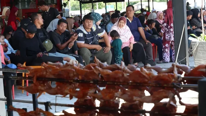 Murah Banget! Pria Ini Jual Ayam Panggang Utuh Rp 3.600 per Ekor