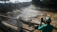 Hujan deras di wilayah Bogor dan sekitarnya sejak Minggu (2/3/2025) siang hingga malam hari mengakibatkan Tinggi Muka Air (TMA) Sungai Ciliwung di Bendung Katulampa, Kota Bogor, naik mencapai 220 sentimeter dengan status Siaga satu banjir pada pukul 21.33 WIB.
